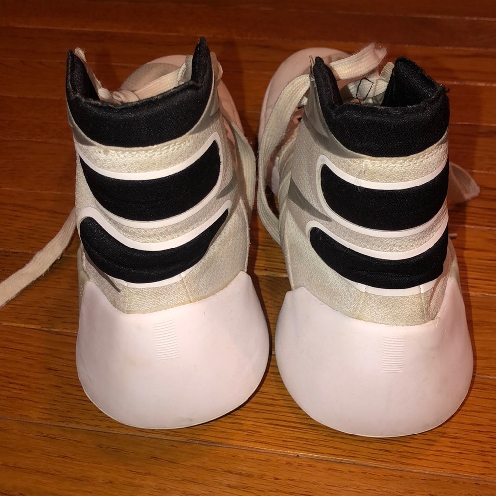 coolest white basketball shoes